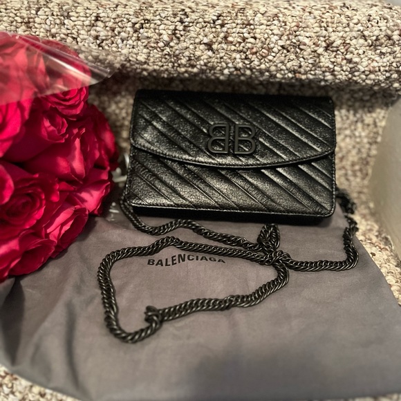 Pre-loved Balenciaga Wallet on Chain(barely used) - Picture 7 of 15